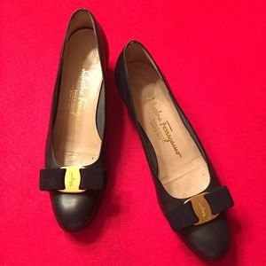 Ferragamo Navy Lillaz Pumps w/Bows, 7AAA